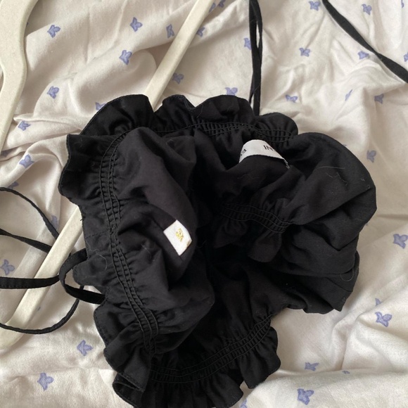 Aseni Eluas ruched crop tank top in black - Picture 3 of 4